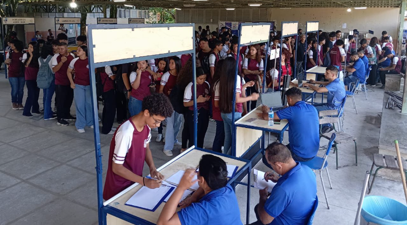 Mais uma vez a Caravana da Ciência e Tecnologia estaciona na EETEPA prof.