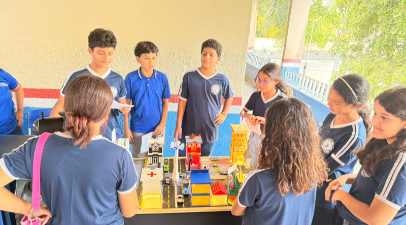 De 28 a 31 de outubro, a Caravana da Ciência e Tecnologia marcou presença na EETEPA Costa e Silva, levando um circuito de aprendizado, criatividade e inovação.